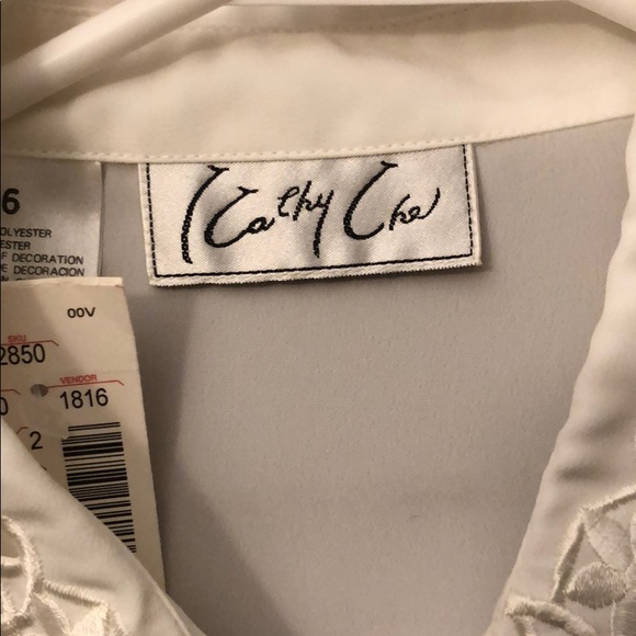 Exquisite, button down shirt. - Picture 2 of 9